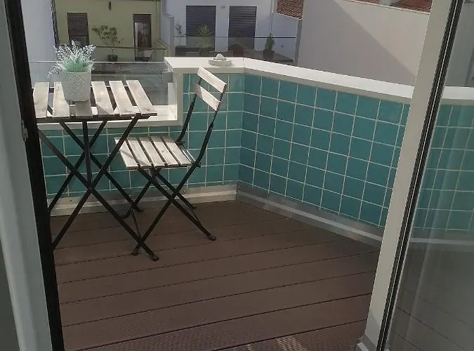 Porta 10 - Perfect For 2 With Small Terrace شقة أفيرو